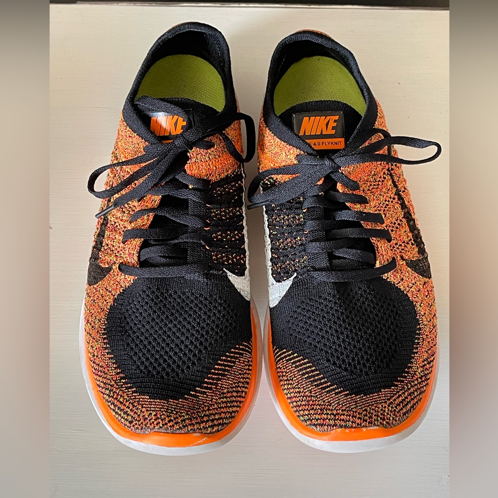 Preowned Nike Flyknits Mens Size 9
